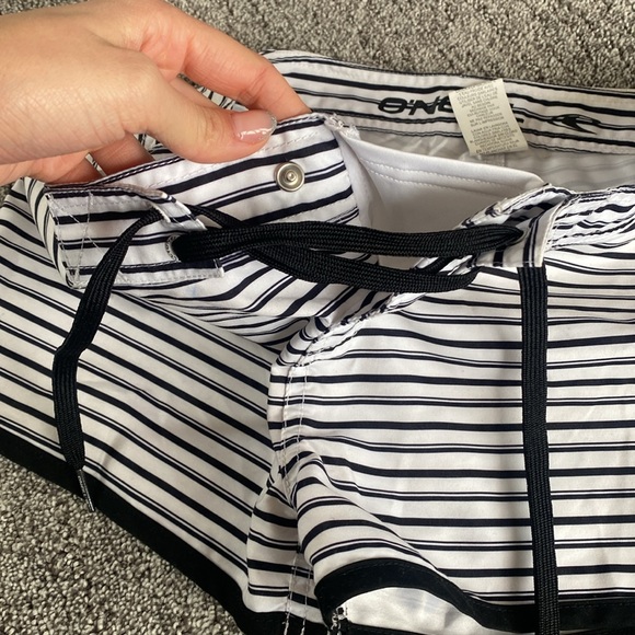 O’Neill women’s shorts - Picture 7 of 8